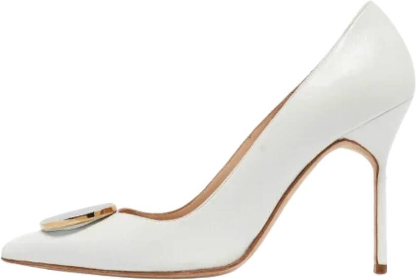 Manolo Blahnik Pre-owned Leather heels White Dames