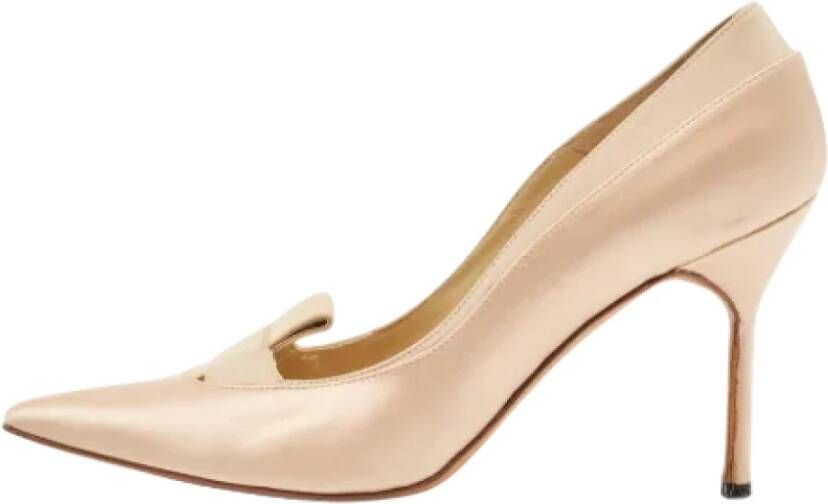 Manolo Blahnik Pre-owned Satin heels Beige Dames