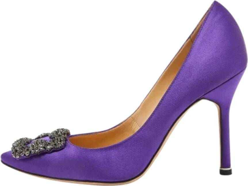 Manolo Blahnik Pre-owned Satin heels Purple Dames