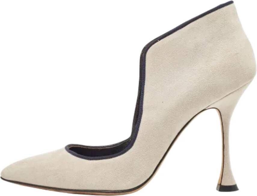 Manolo Blahnik Pre-owned Suede heels Gray Dames