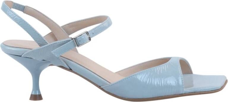 March23 Rae Sandal