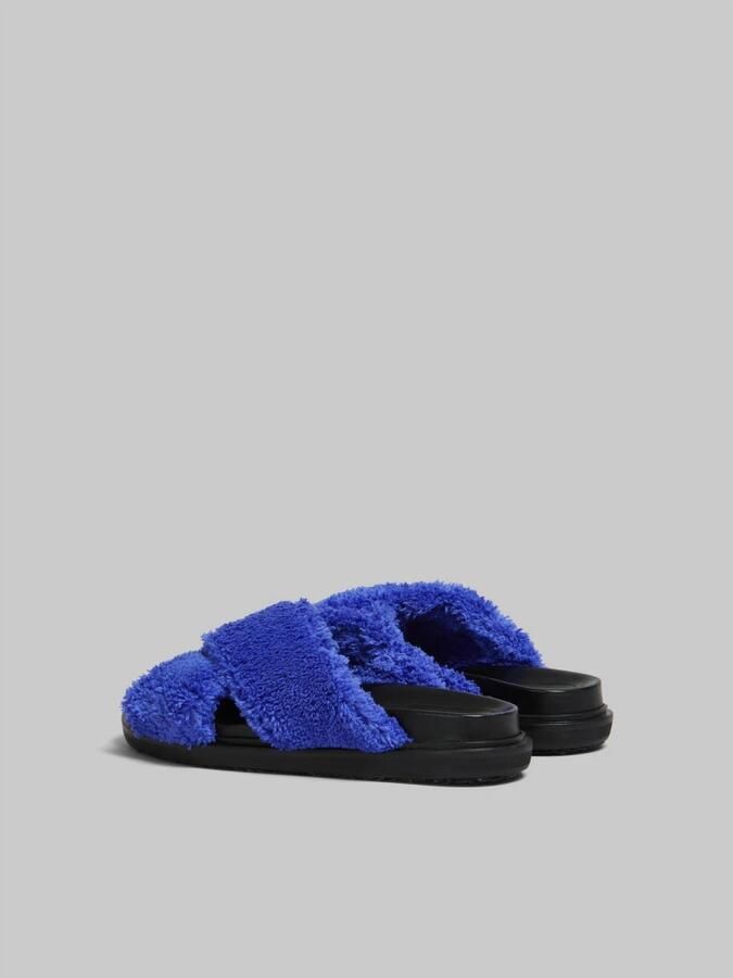 Marni Slippers met kruisdesign en voering van imitatiebont