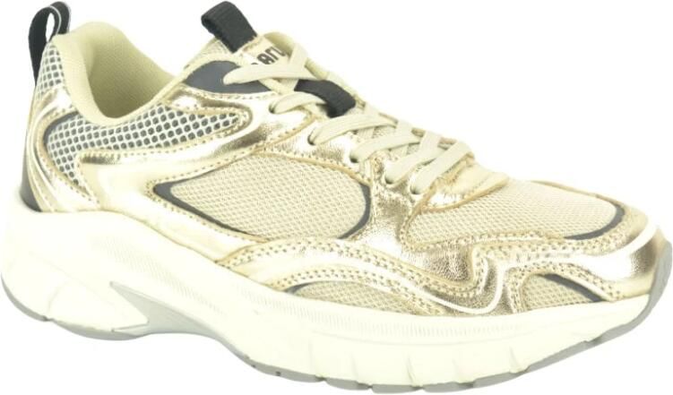 Maruti Novi Sneakers