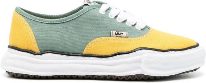 Mihara Yasuhiro Groene canvas sneakers met contrastdetail