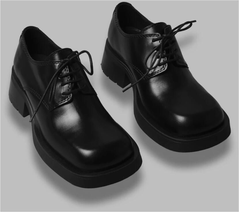 Miista Zwarte platte schoenen Althea Brogues