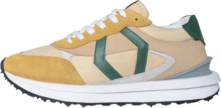 Mikakus Barcelona Beige Suède Sneakers met Groene Leren Accenten