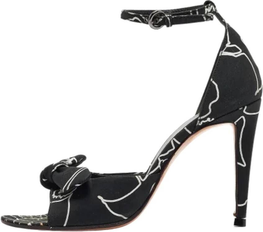 Miu Pre-owned Fabric sandals Black Dames