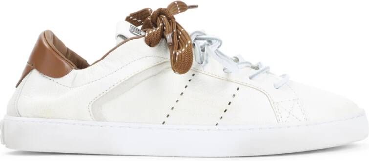 Miu Witte Leren Sneakers met Geperforeerde Details