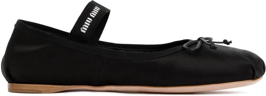Miu Loafers Satin Ballet Flats in zwart