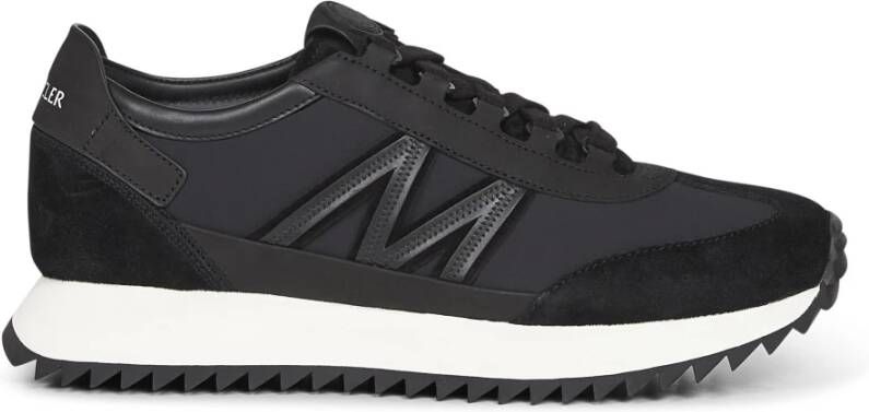 Moncler Zwarte Sneakers met Logo Patch