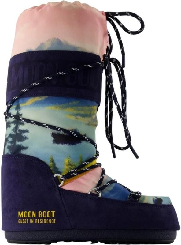 Moon Boot Icon Postcard Boots
