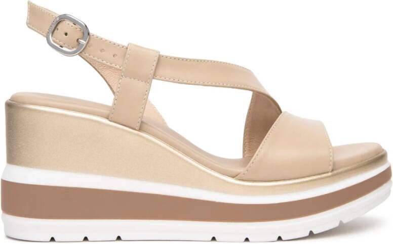 Nerogiardini Beige Sleehak Sandalen met Stijl 'zeppa'