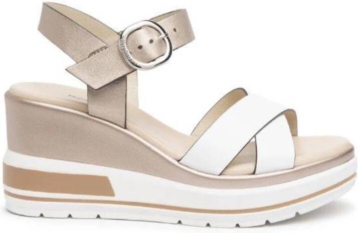 Nerogiardini Gelamineerde leren gekruiste bandjes platform sandalen