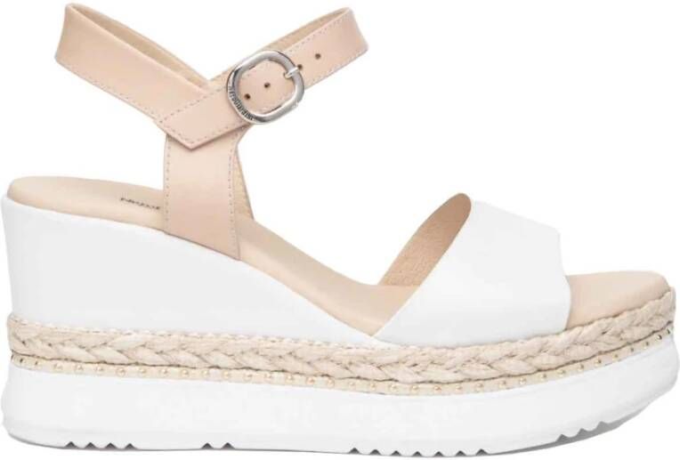 Nerogiardini Witte Leren Sandalen Stijlvol Ontwerp Multicolor Dames