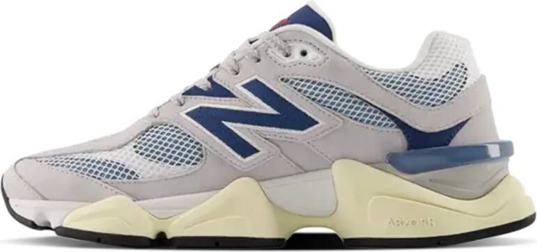 New Balance Grijze Sneakers met Innovatief Design