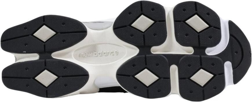 New Balance 9060 Sneakers Zwart Suède