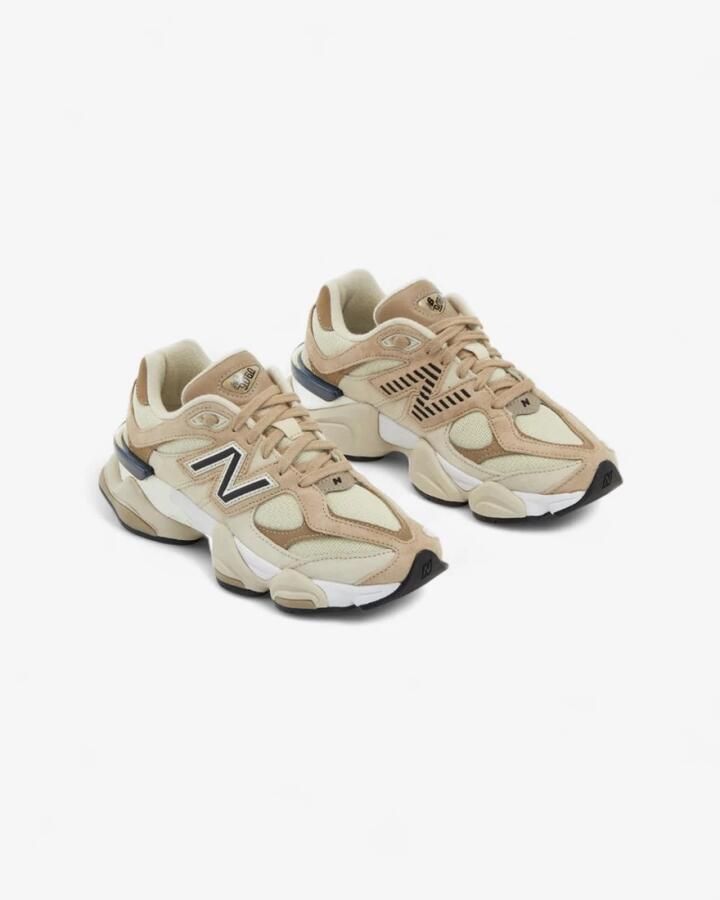 New Balance Beige Cream Sneakers 9060 Stijlvol Modern