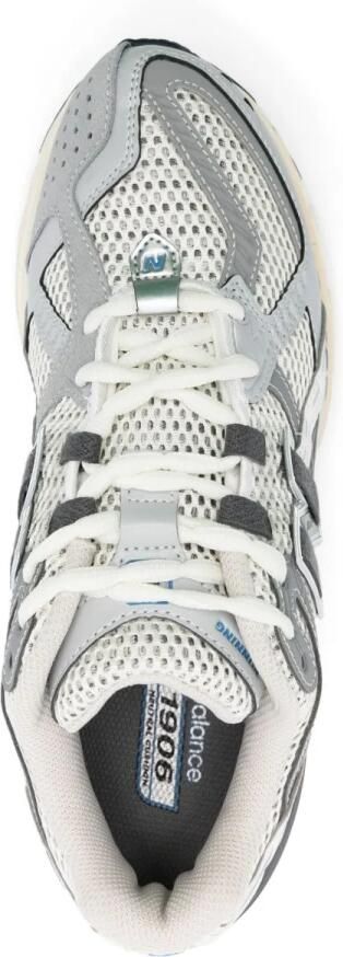 New Balance Mr2002R Protection Pack Running Schoenen