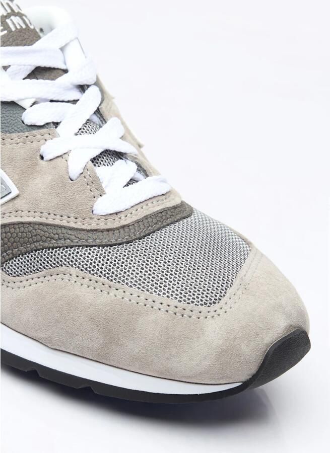 New Balance Grijze Sneakers Aanbevolen Maat Groter Suède Bovenwerk Normale Pasvorm Rubberen Zool - Foto 2