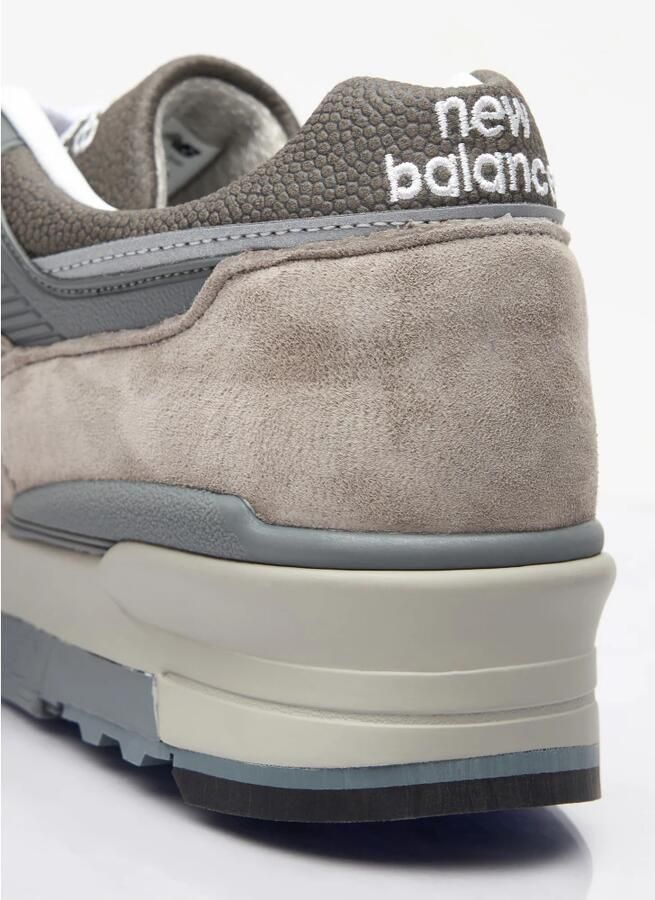 New Balance Grijze Sneakers Aanbevolen Maat Groter Suède Bovenwerk Normale Pasvorm Rubberen Zool - Foto 3