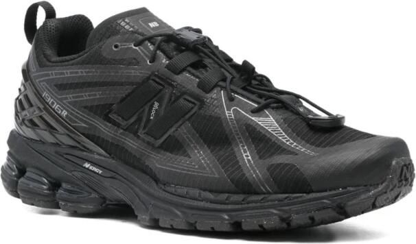 New Balance Zwarte Veterschoenen Gebeeldhouwde Middenzool