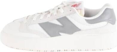 New Balance Klassieke tennisschoen met overdreven proporties en onverwachte details White