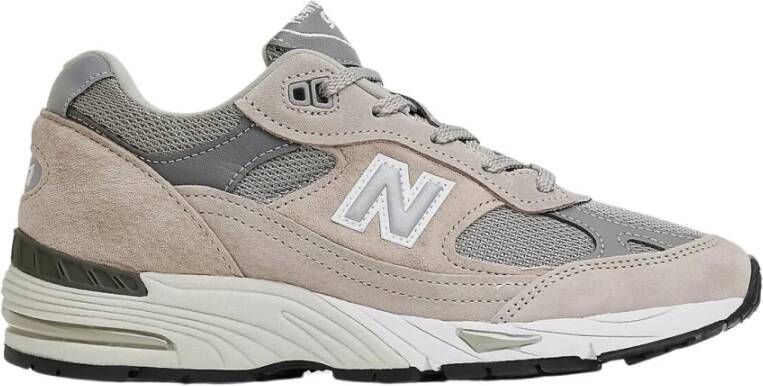 New Balance "Grijze Leren Sneakers met Reflecterende Details" Grijs