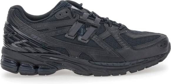New Balance Zwarte Sneakers Ronde Neus Veters Logo