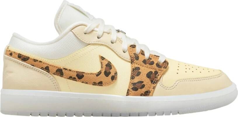 Nike Air Jordan 1 Low Sneakers Beige Heren