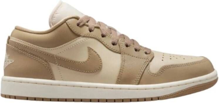 Nike Beige Leren Sneakers met Ronde Neus