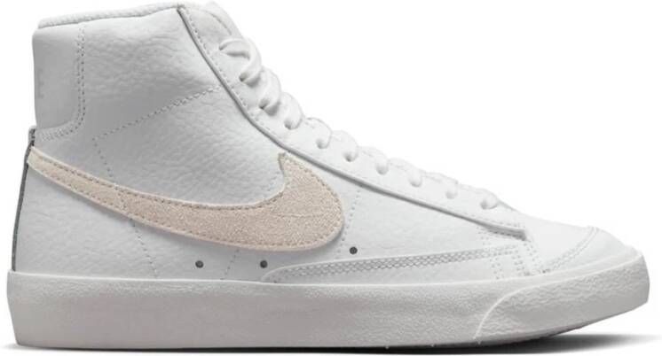 Nike Wmns Blazer Mid '77 Basketball Schoenen white summit white metallic gold maat: 37.5 beschikbare maaten:37.5