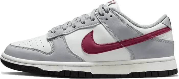 Nike Licht Ivoor Roodhout Sneakers
