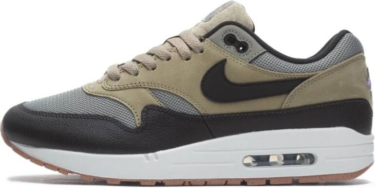 Nike Neutral Olive Sneakers Stijlvol en Comfortabel