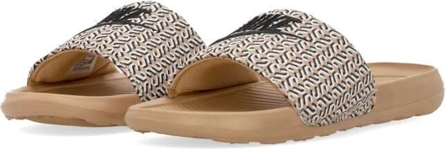 Nike Comfortabele rubberen slippers met textuurvoetbed White Unisex