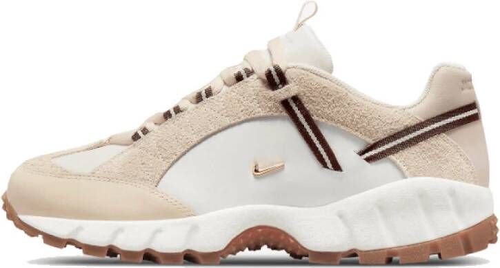 Nike "Jacquemus Beige Sneakers voor " Beige