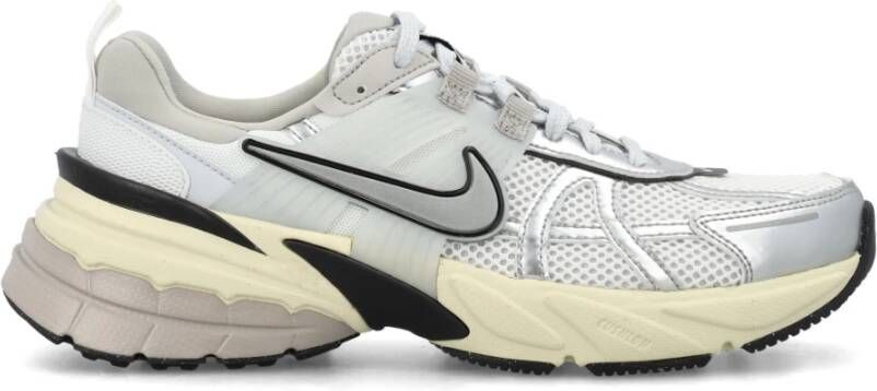 Nike Wmns V2k Run Shoes Trendy Sneakers Dames white white metallic silver maat: 36.5 beschikbare maaten:36.5 37.5 38.5 39 40.5 41