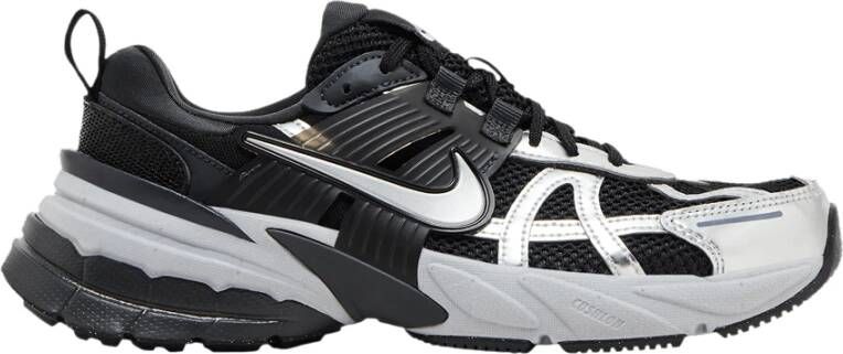 Nike Lage Sneakers V2K Run Black Metallic Silver (Women's)
