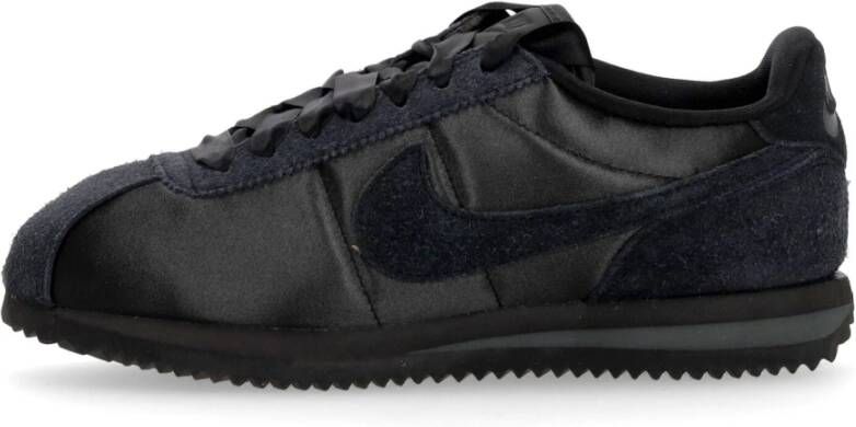 Nike Zwarte Lage Sneakers met Gewatteerde Kraag