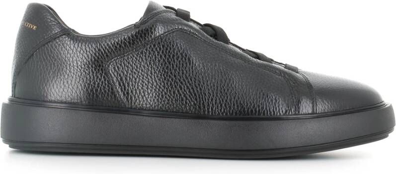 Officine Creative Zwarte Leren Sneaker met Elastische Kruisingen