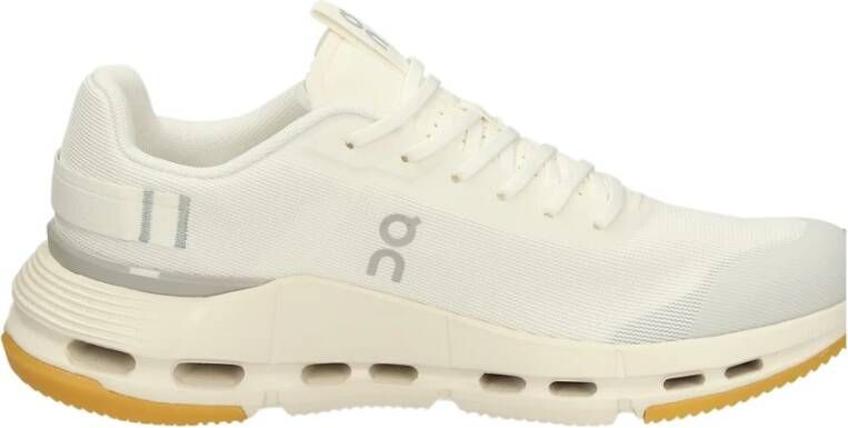 ON Running Cloudnova Wit Prestaties Schoenen White
