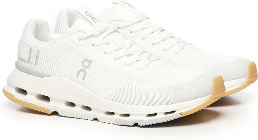 ON Running Cloudnova Wit Prestaties Schoenen White