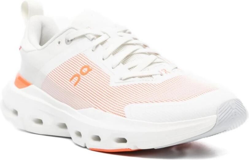 On Running Witte Sneakers met Logodetail