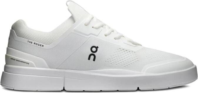On Running Witte Lace-Up Sneakers met Reflecterende Details