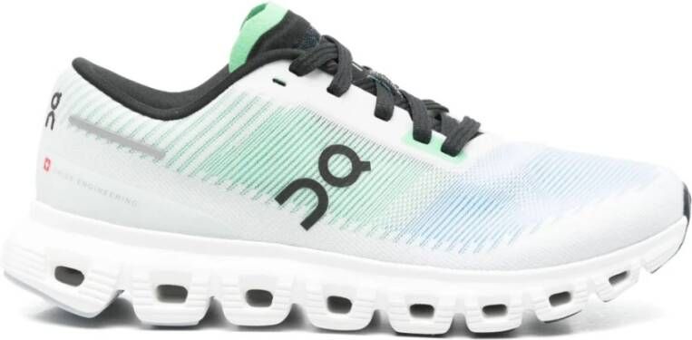 On Running Witte Sneakers met Helion™ Superfoam