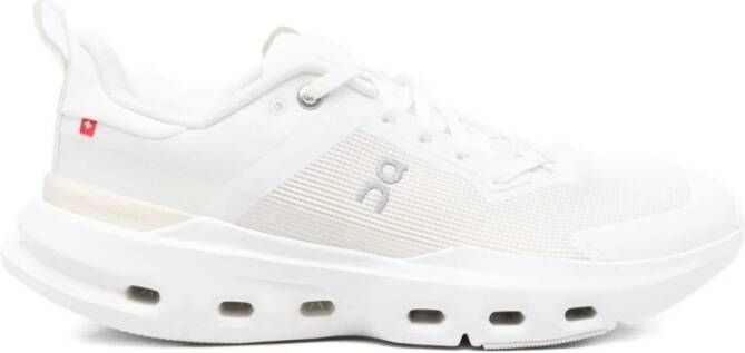 On Running Witte Sneakers met Logodetail