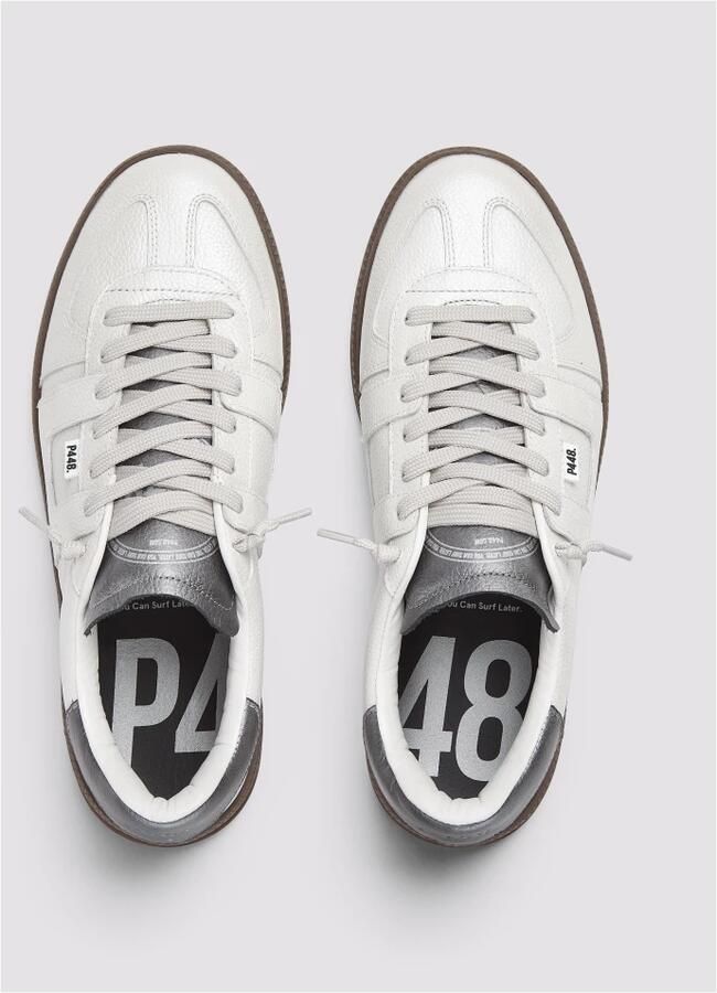 P448 Parelwitte Metalen Sneakers