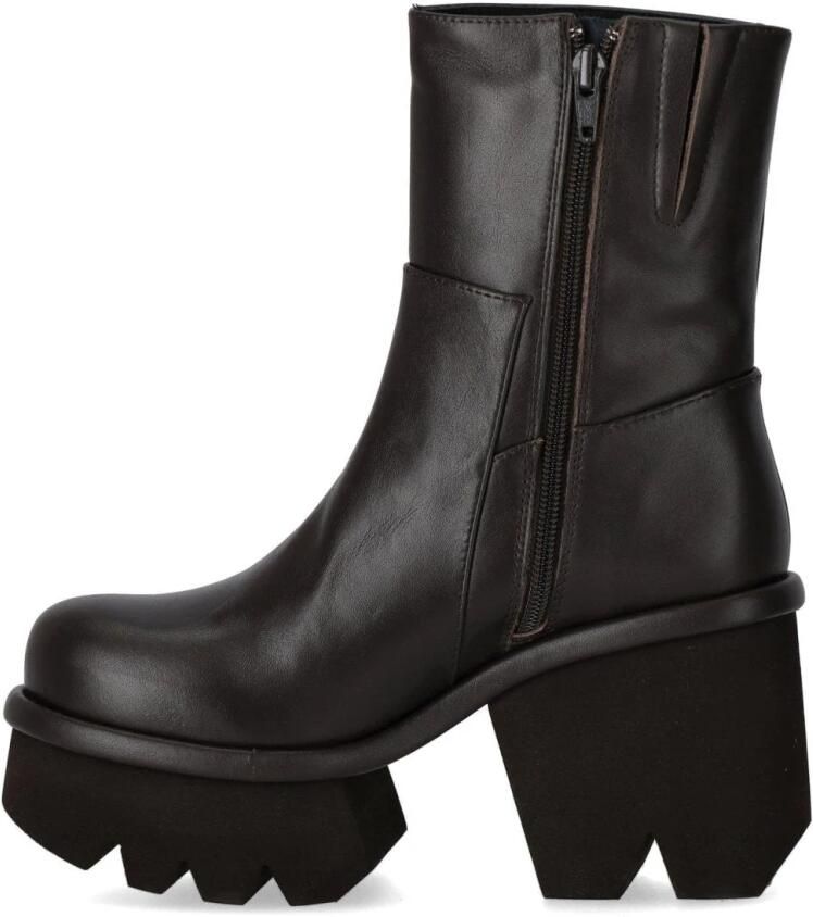 Paloma Barceló Hanne Enkellaars met Hak