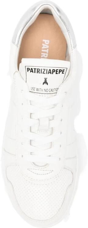 PATRIZIA PEPE Sneakers laag 'SCARPE' zilver wit - Foto 4