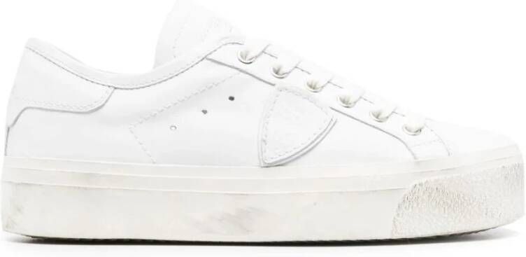 Philippe Model Witte Sneakers van Kalfsleer met Gouden Metalen Oogjes White Dames