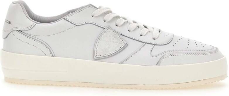 Philippe Model Witte Sneakers met Logo Patch en Contrasterende Hiel White